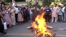 महिला आरक्षण बिल गिरने पर सियासी टकराव तेज, राहुल गांधी के घर के बाहर BJP का जोरदार विरोध