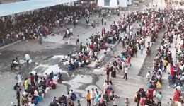 सूरत में रेलवे स्टेशन पर बढ़ी भीड़, गैस संकट और छुट्टियों से मजदूरों का पलायन तेज