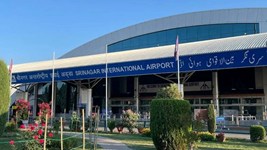 Shrinagar Airport:श्रीनगर एयरपोर्ट पर दो अमेरिकी नागरिक हिरासत में, चेकिंग में मिला सैटेलाइट फोन