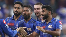 IPL 2026: अब दूसरी टीमों के भरोसे मुंबई! प्लेऑफ में पहुंचने की उम्मीद बरकरार; करना होगा ये काम