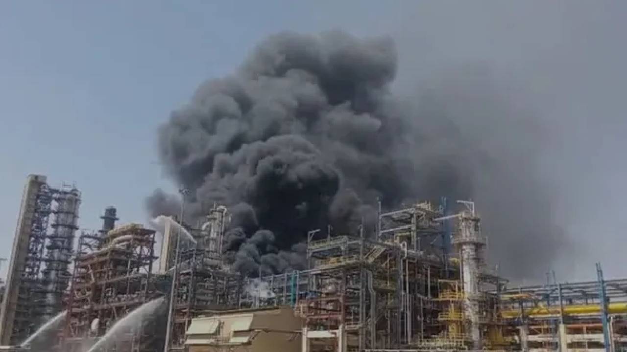 Rajasthan News: बालोतरा के रिफाइनरी में लगी भीषण आग, पीएम मोदी करने वाले थे उद्घाटन