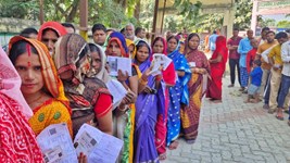 Assembly Election 2026: पश्चिम बंगाल की 152 और तमिलनाडु की 234 सीटों पर मतदान शुरू, पोलिंग बूथों पर लगी लंबी कतारें