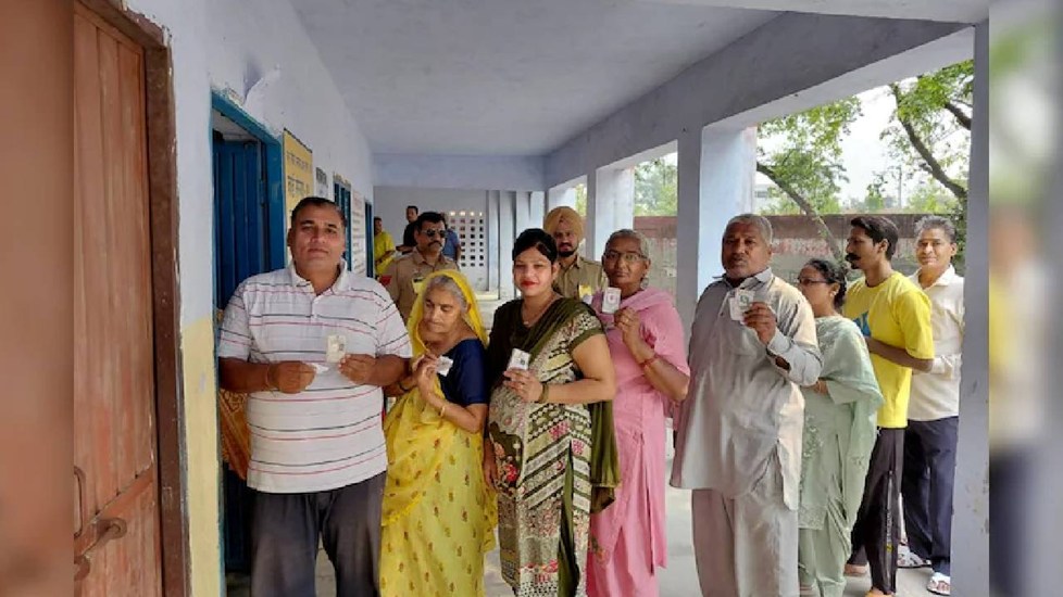 हरियाणा निकाय चुनाव में अंबाला, पंचकूला समेत कई शहरों में वोटिंग जारी, भाजपा-कांग्रेस के बीच सीधी टक्कर