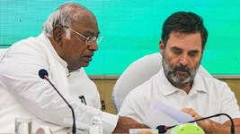 Kerlam New CM:केरलम के नए सीएम को लेकर माथपच्ची जारी, तीन दावेदारों ने बढ़ाई कांग्रेस की टेंशन