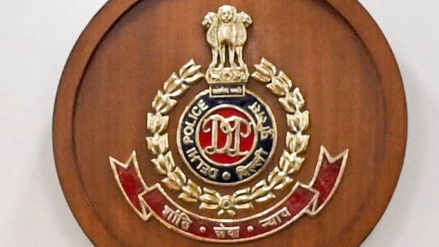 दिल्ली में नकली मोबाइल प्रोडक्ट फैक्ट्री का भंडाफोड़, दो आरोपी गिरफ्तार