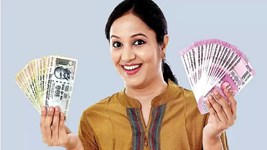 दिल्ली की महिलाओं को हर महीने मिलेंगे 2500 रुपये, इस दिन से शुरू होगा रजिस्ट्रेशन