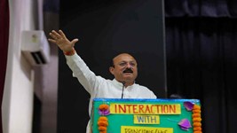 दिल्ली के शिक्षा मंत्री आशीष सूद ने स्कूलों की व्यवस्थाओं की समीक्षा, दिए अहम निर्देश