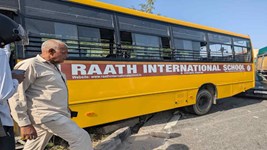 HARYANA NEWS: रेवाड़ी में भीषण सड़क हादसा, स्कूल बस और कैंटर के बीच हुई जबरदस्त टक्कर, 44 बच्चे थे सवार