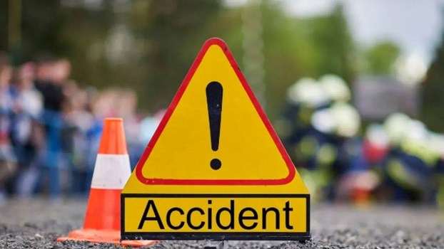 Uttar Pradesh News:आजमगढ़ में भीषण सड़क हादसा; पूर्वांचल एक्सपेस-वे पर एक्सीडेंट में पांच लोगों की मौत