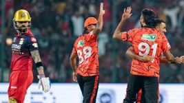 IPL 2026: प्ले-ऑफ में आरसीबी की जगह हुई पक्की, अब 3 स्पॉट के लिए 7 टीमों में जंग, जानें क्या कहता है गणित