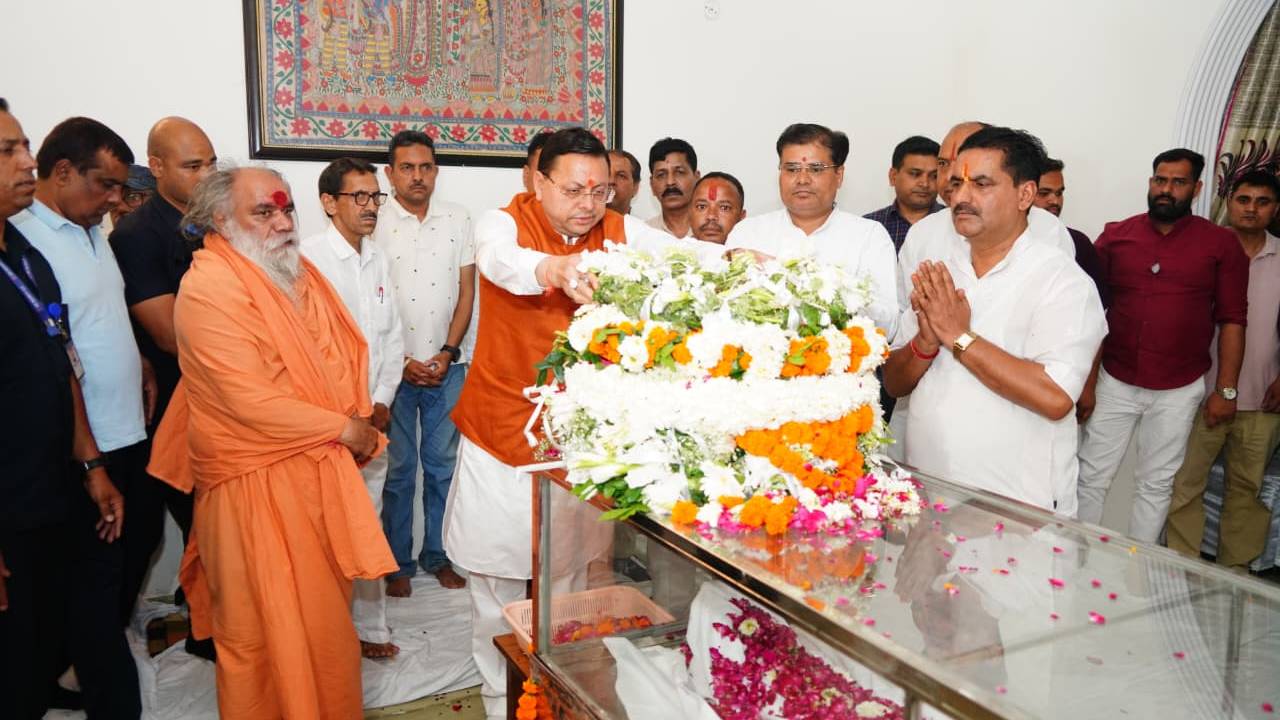 मुख्यमंत्री धामी ने खण्डूरी परिवार को दी सांत्वना, बोले-  उत्तराखंड ने खोया एक अनुशासित सैनिक