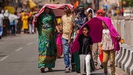 Aaj Ka Ka Mausam: भीषण गर्मी से तप रहा देश, दिल्ली सहित कई राज्यों में लू का रेड अलर्ट