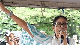 'मैं यहीं हूं और यहीं रहूंगी, जब तक जिंदा हूं...' चुनावी हार के बाद पहली बार सड़क पर उतरीं ममता बनर्जी