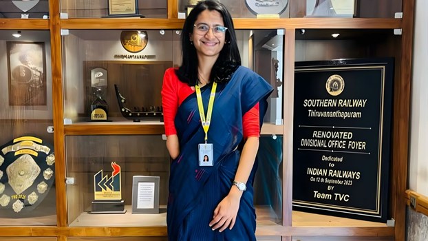 Success Story: हौसलों ने जीती जंग...एक हाथ न होने के बावजूद IITian काजल बनीं IAS, UPSC में AIR 167 हासिल