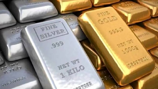 Gold-Silver:चांदी की चमक पड़ी फीकी, सोने की कीमत में भी बंपर गिरावट; जानें दोनों धातुओं के नए रेट