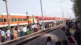 अफवाह फैलने के बाद ट्रैक पर कूदे यात्री, दूसरी ट्रेन की चपेट में आने से 4 लोगों की दर्दनाक मौत