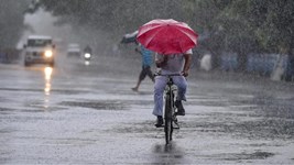 Aaj Ka Mausam: दिल्ली समेत कई राज्यों में गरजेंगे बादल, UP-हरियाणा में भी बदलेगा मौसम; जानें आज का वेदर अपडेट