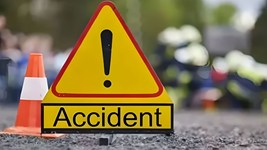 Gujarat News: वडोदरा में तेज रफ्तार बनी काल! लग्जरी बस और ट्रक की जोरदार भिड़ंत में 5 की मौत, 26 घायल