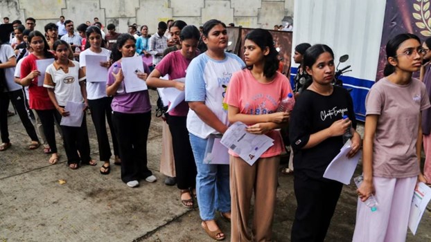 NEET UG री-एग्जाम में भी नहीं रुका फर्जीवाड़ा, सॉल्वर गैंग और बायोमेट्रिक स्टाफ का पर्दाफाश; बिहार से 24 गिरफ्तारी