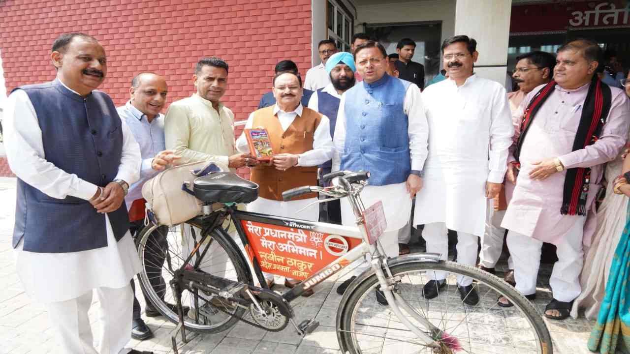 Uttarakhand News: पीएम से प्रेरित होकर नवीन ने अपनाई साइकिल, केंद्रीय मंत्री नड्डा ने किया उत्साहवर्धन!