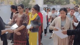 Haryana News: बाल खुलवाए, कलावा-चूड़ी, नाक का कोका तक उतरवाया... HTET परीक्षा केंद्रों पर दिखी सख्ती; आज 2 शिफ्ट में होंगे पेपर