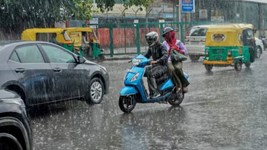 Aaj Ka Mausam 24 September: बंगाल की खाड़ी का सिस्टम बिहार-झारखंड तक पहुंचा, तूफानी हवाओं के साथ इन राज्यों में बारिश का अलर्ट