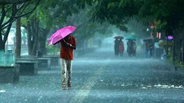 Aaj Ka Mausam 27 October: चक्रवात अर्नब मचा रहा भयंकर तबाही, दिल्ली-UP समेत कई राज्यों में बारिश बनेगी आफत, IMD से जानें कैसा रहेगा आज का मौसम