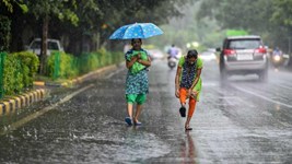 Aaj Ka Mausam 28 October: चक्रवात अर्नब का लैंडफॉल जारी, कई राज्यों में भारी बारिश और आंधी का अलर्ट जारी; यहां पढ़ें मौसम का ताजा अपडेट