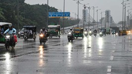 Aaj Ka Mausam 30 October 2026: मानसून की विदाई के बाद भी आफत की बारिश, दिल्ली-UP समेत 16 राज्यों में अलर्ट, IMD ने जारी किया बड़ा अपडेट