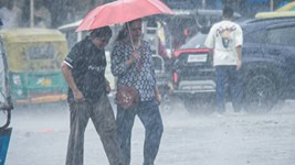 Aaj Ka Mausam: IMD का बड़ा अलर्ट,  उत्तर भारत के कई राज्यों में भारी बारिश और तेज आंधी की चेतावनी जारी
