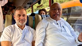 CEC के खिलाफ विरोध-प्रदर्शन के बीच खड़गे की मेजबानी, आज फिर बनेगी लंच टेबल पर विपक्ष की अगली रणनीति?