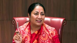 Delhi News: पुराने कमर्शियल गाडियों की जगह लेंगे BS-IV वाहन, दिल्ली सरकार ने ‘Parivartan’ योजना को दी मंजूरी; स्वच्छ परिवहन व्यवस्था का किया वादा