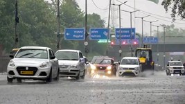 Delhi Rain: दिल्लीवासियो को उमस भरे मौसम से मिली राहत, कई इलाकों में झमाझम बारिश; जलभराव ने बढ़ाई मुश्किलें