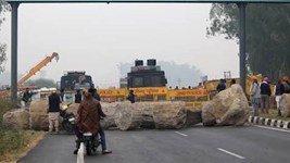 Farmers Protest: किसानों के दिल्ली कूच से पहले खनौरी बॉर्डर सील, हरियाणा पुलिस ने बढ़ाई सुरक्षा