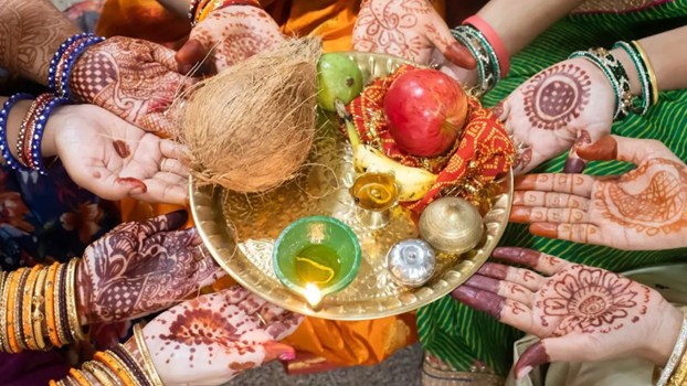 Hariyali Teej 2026: शादी के बाद पहली हरियाली तीज मायके में क्यों मनाई जाती है? राधा रानी से जुड़ी हैं ये खास परंपरा