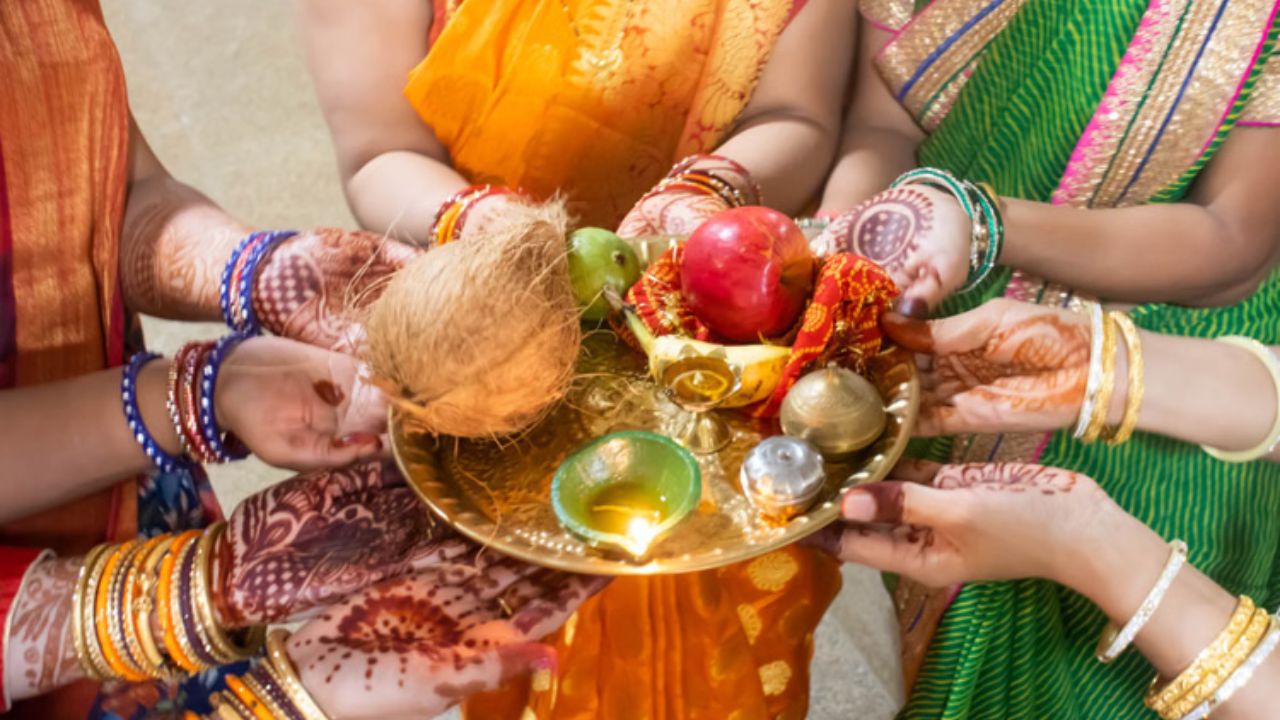 Hariyali Teej Special: पति-पत्नी के रिश्ते में लौटेगी मिठास, हरियाली तीज पर करे ये खास उपाय; मनमुटाव होगा खत्म
