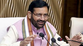 Haryana News: सीएम नायब सैनी का गुजरात में निवेश पर जोर, हरियाणा में 10 लाख रोजगार देने का लक्ष्य
