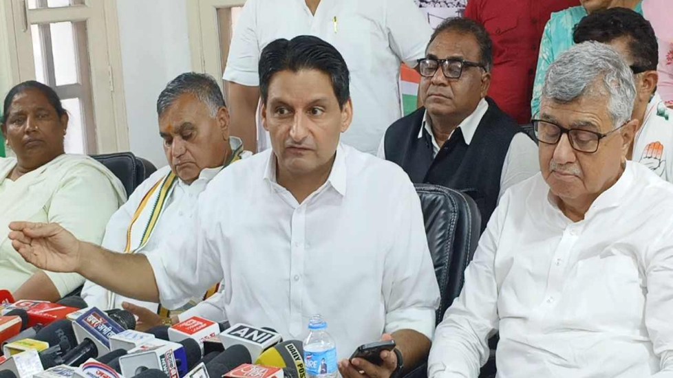 Haryana Politics: दीपेंद्र हुड्डा ने BJP सरकार को घेरा, किसान, युवा और विकास के मुद्दों पर उठाए सवाल