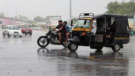 Haryana Weather: हरियाणा के 15 जिलों में बारिश और तेज हवाओं का ऑरेंज अलर्ट, ओलावृष्टि की भी आशंका