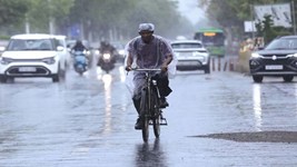 Kal Ka Mausam: 22 राज्यों में बारिश का अलर्ट, दिल्ली-हरियाणा में भी बरसेंगे बादल; यहां पढ़े 04 अगस्त का मौसम अपडेट