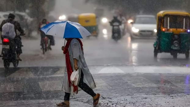 Kal Ka Mausam: UP-बिहार समेत इन राज्यों में दिखेगा मानसून का असर, दिल्ली में इस दिन बरसेंगे बादल; पढ़े वेदर अपडेट