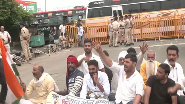 MP Kisan Kranti Padyatra: पांच मांगों को लेकर किसानों का प्रदर्शन जारी, भोपाल-नर्मदापुरम हाईवे जाम; सीएम हाउस घेरने की कर रहें तैयारी
