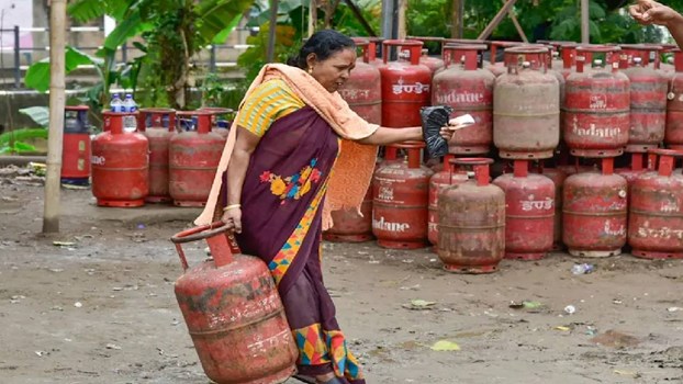 LPG Cylinder Rule: LPG सिलेंडर को लेकर बड़ा ऐलान, सरकार हर साल देगी 3 हजार रुपये