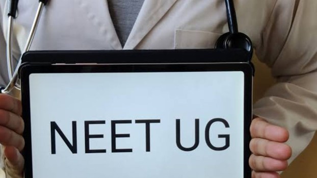 NEET UG 2026: छोटे शहरों और गांवों के छात्रों ने किया कमाल, ऑल इंडिया रैंक 9 लाकर गौरव बने मिसाल