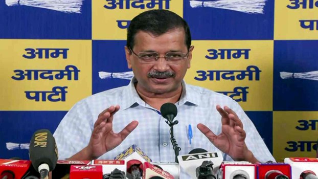 Political News: E20 पेट्रोल पर अरविंद केजरीवाल की PM मोदी से अपील, पुरानी गाड़ियों को लेकर जताई चिंता