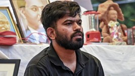 अभिजीत दीपके के पिता के पास कितनी संपत्ति, अमेरिका जाने के लिए कहां से हुई फंडिग; RTI हुई दायर