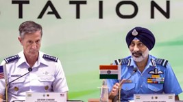 F-35 पर भारत का दोटूक जवाब! एपी सिंह बोले- पहले पास तो आने दीजिए, फिर बेचने की बात कीजिए