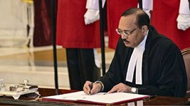 फॉर्म-6 को लेकर सीजेआई सूर्यकांत ने चुनाव आयोग से क्या पूछा, जानें क्या है पूरा मामला