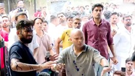 'दिल्ली पुलिस वाले नहीं बचाते हो...'अभिजीत दीपके पर स्याही फेंकने वाली महिला का सनसनीखेज खुलासा