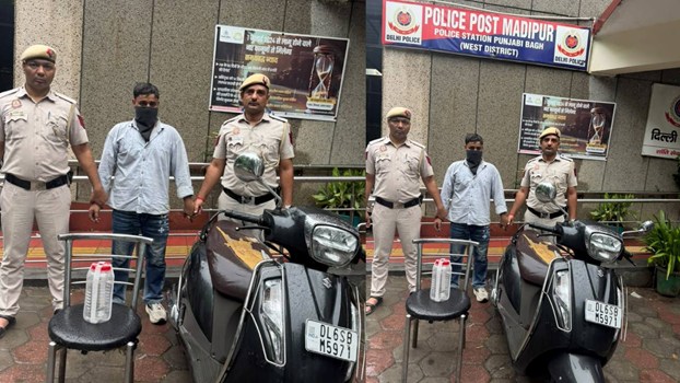 दिल्ली पुलिस की बड़ी कार्रवाई, सर्च ऑपरेशन के तहत दबोचा गया खतरनाक अपराधी; एक अवैध बटन-वाला चाकू और चोरी की स्कूटी बरामद